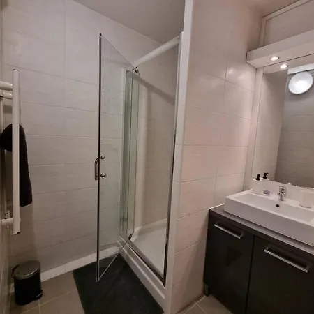 Ensoleille, Wifi-clim-gare-terrasse شقة *