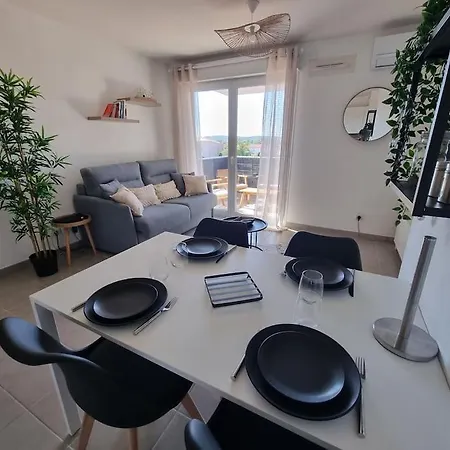 Ensoleille, Wifi-clim-gare-terrasse شقة *